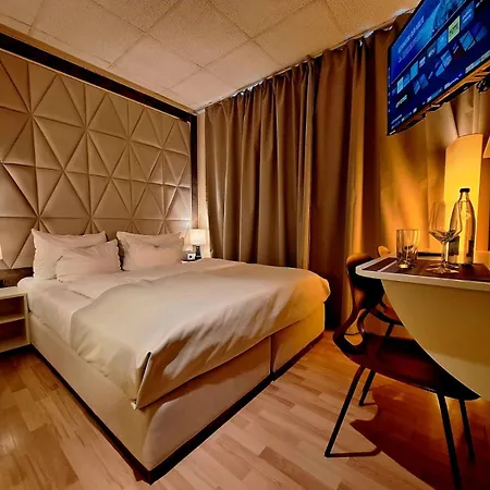Augustin Komfort لبسيا